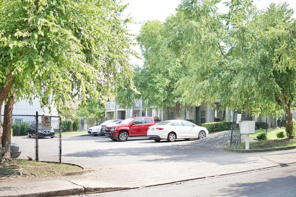 Lovely 2-Bedroom Condo W/Balcony And Free Parking Nashville Exterior photo